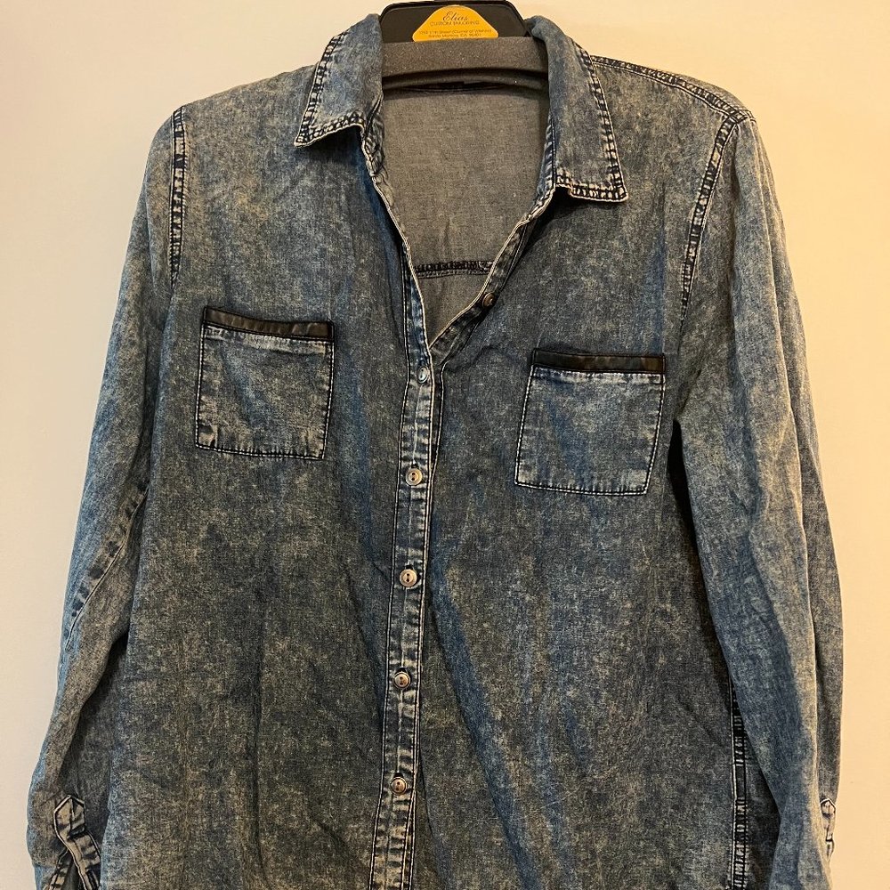 Denim button down shirt, Size Large